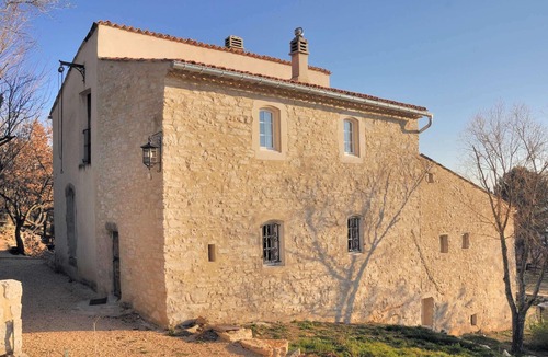 Sainte-Croix-a-Lauze Villa | Jas Gibony Character house. Pool heated to 27°C
