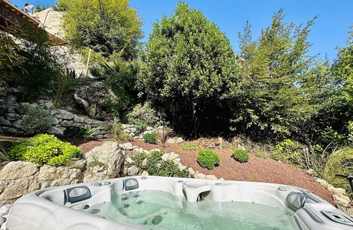 Le Bar-sur-Loup Apartment | Jasmin - Gite avec Spa prive, vue imprenable