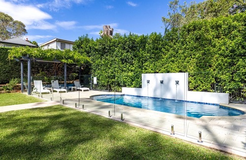 Berry House | Jasmine House - Pet Friendly with Swimming Pool