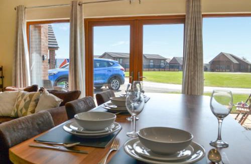 Fitling House | Jasmine Lodge