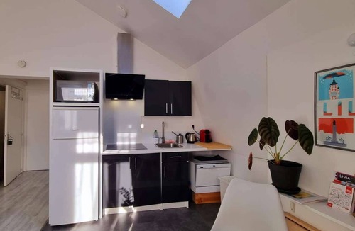 Saint-Maurice Pellevoisin Apartment | Jasmine-Proche gare, Grd Palais, Zénith&Centre