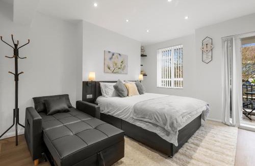 College Apartment | Jasmine Suite by Yielding Bricks