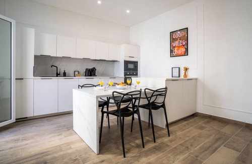 Beziers City Centre Apartment | Jaspe Flat, T4 de Charme Avec Exterieur
