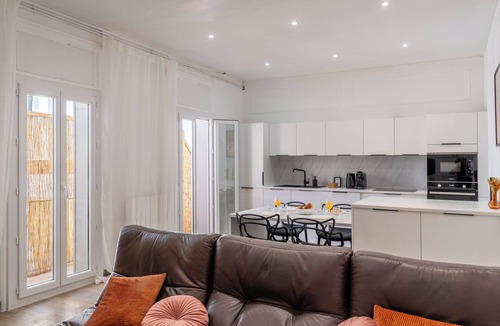 Beziers City Centre Apartment | Jaspe Flat, T4 de Charme Avec Exterieur