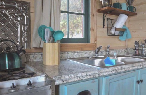 Port Angeles Cabin | Jasper Inn Olympic Beach Cabin on the Strait of Juan De Fuca