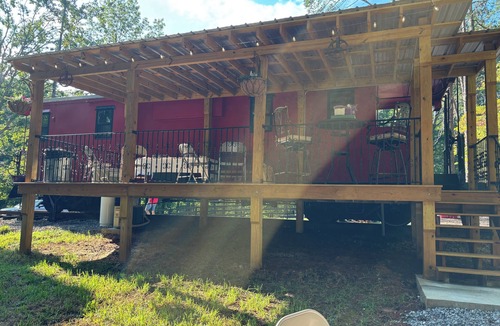 Jasper House | Jasper Short Linen1968 Train Caboose