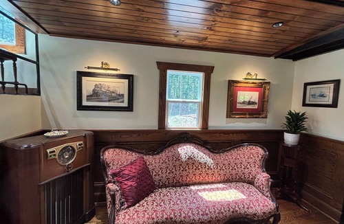 Jasper House | Jasper Short Linen1968 Train Caboose