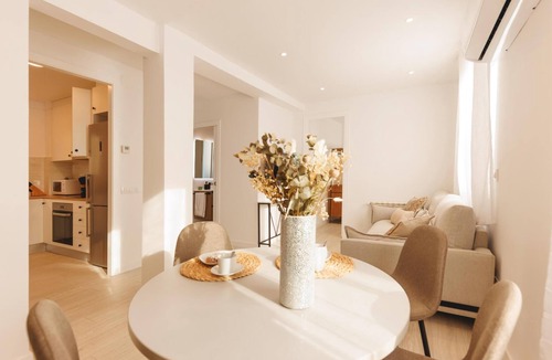 Eixample Apartment | Jaume I Penthouse - Holiday Apartment in Girona | Bravissimo