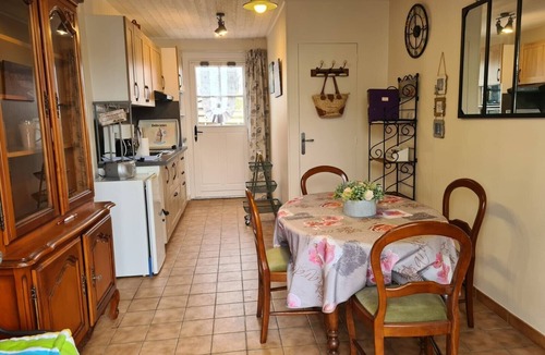 Saint-Lyphard Bed & Breakfast | Jaune Campagnarde Guest Room with Shared Terrace, Garden, and Wi-Fi