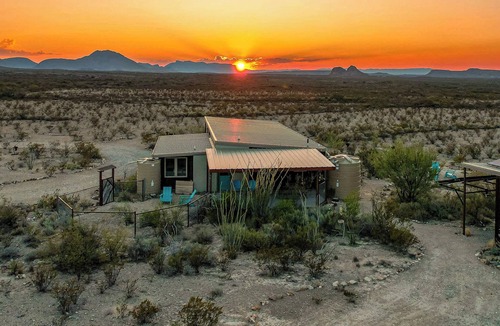 Alpine House | Javelina Hideout: Modern eco-friendly private home
