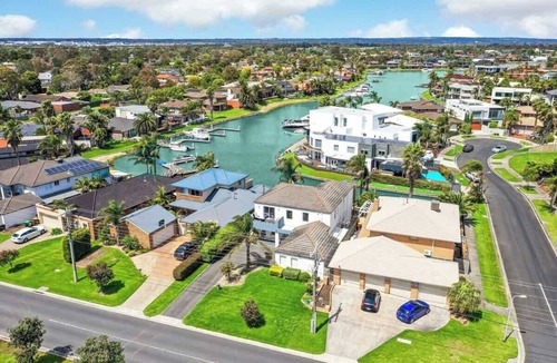Patterson Lakes Villa | Jaw Dropping Waterside Getaway Patterson Lakes