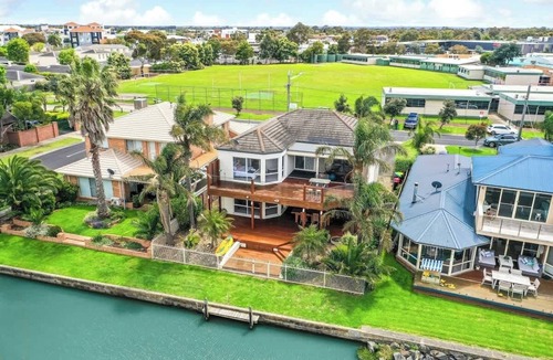 Patterson Lakes Villa | Jaw Dropping Waterside Getaway Patterson Lakes