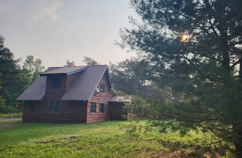 Jay Cabin | Jay Cabin: private, sleeps 4, pet friendly, 17 acres, short & long term, AC!