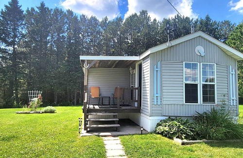 Esko Cottage | Jay Cooke Cottage: Park like yard with firepit, close to state park,dogs welcome