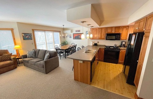 North Troy House | Jay Peak 2BR/2BA Ski-in/Ski-Out V341