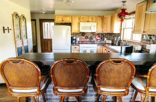 Spanish Valley Cabin | Jaydee's Run Cabin @ Whispering Oaks, 20 miles from Moab!