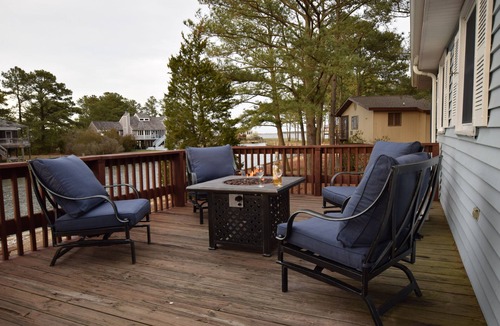 Deep Hole House | Jay’s Retreat: EV Charger-Kayaks-Bikes-Fire Pit-Private Dock-Pets Ok-Crabbing