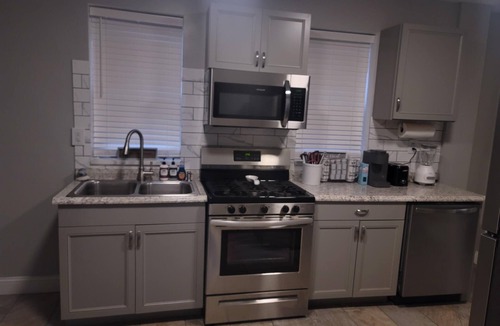 East St. Louis House | Jazzy C3 is a Spacious 3 Bedroom/2 Bath
