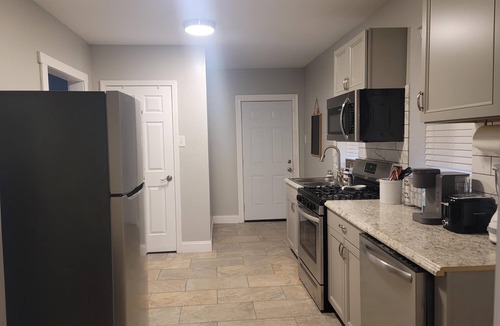 East St. Louis House | Jazzy C3 is a Spacious 3 Bedroom/2 Bath