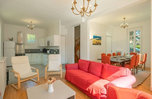 Saint-Palais-sur-Mer House | Jeanne d'Arc by Interhome