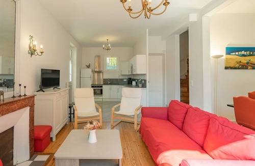 Saint-Palais-sur-Mer House | Jeanne d'Arc by Interhome