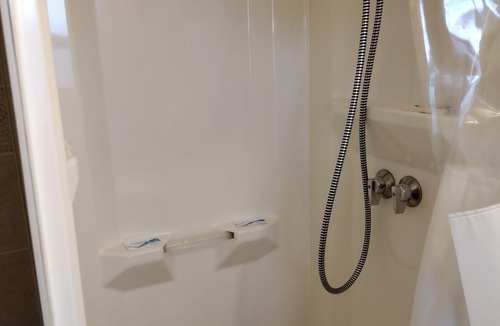 West Winfield Apartment | Jeannies Dream Motel