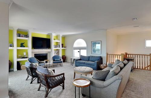 Crescent Beach House | Jeans Dream