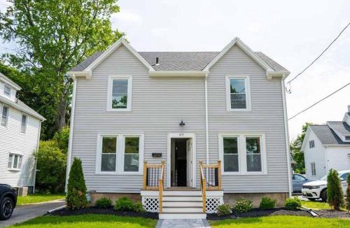 Western Gardens House | Jefferson & Grounds 3BR Steps from HWS and Hot Tub
