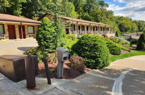 Clairton Hotel | Jefferson Hills Motel