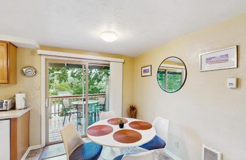 Friendly House | Jefferson Jolly