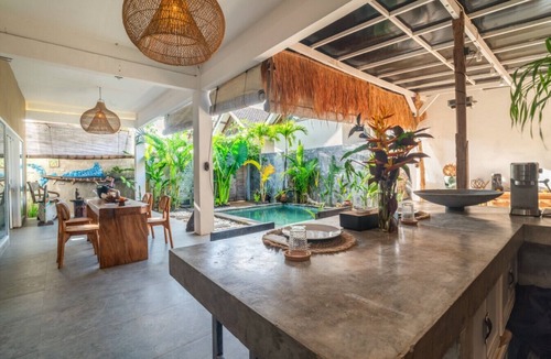 Uluwatu House | Jellyfish (3) 2BR for Groups,5 Min to Thomas Beach