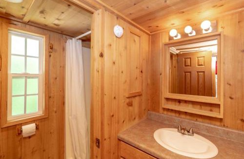 Glasgow House | Jellystone Park at Natural Bridge