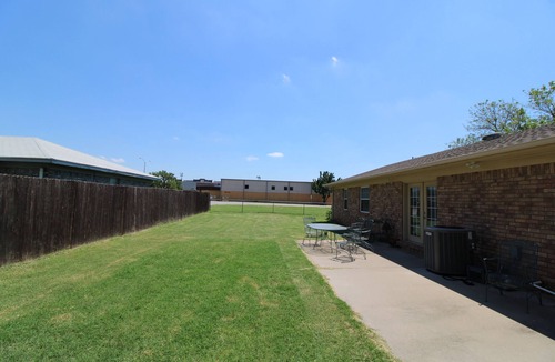 Jenks House | Jenks cozy home - Fenced yard - Dogs OK - Centrally Located