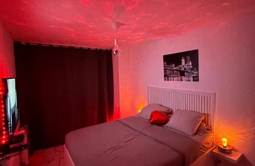 Montereau-Fault-Yonne Apartment | Jennah Spa