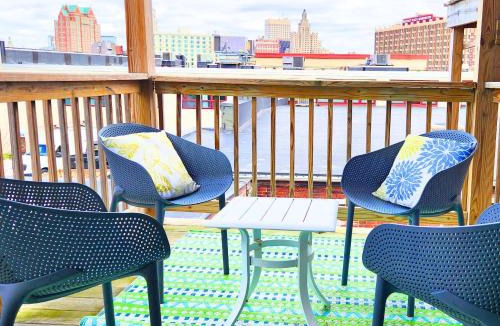 Federal Hill Apartment | Jennifer's Chic Downtown City Views Private Deck