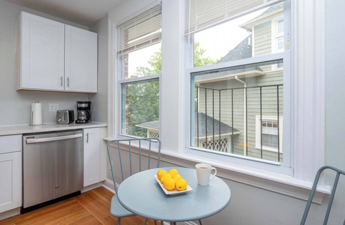 College Hill Apartment | Jennifer's Cozy Apt Brown U Athletic Field Views