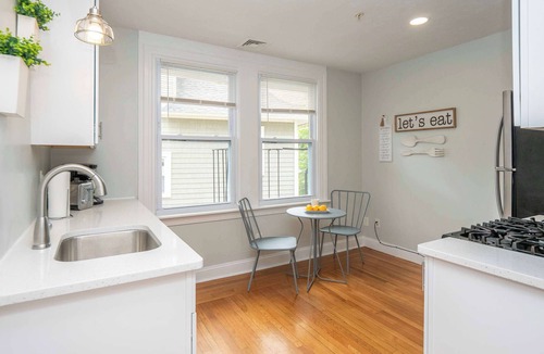 College Hill Apartment | Jennifer's Cozy Apt Brown U Athletic Field Views