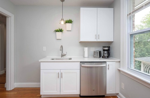 College Hill Apartment | Jennifer's Cozy Apt Brown U Athletic Field Views