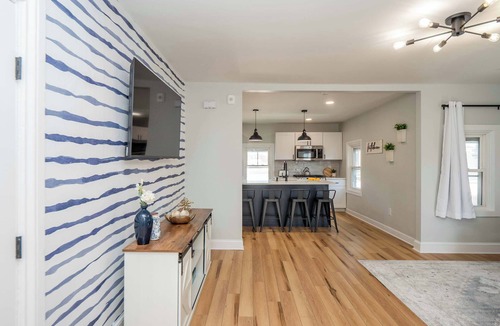 Federal Hill Apartment | Jennifer's Modern & Comfy Broadway Walkable Stay