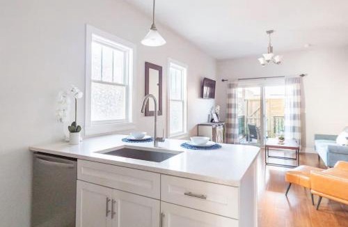 Federal Hill Apartment | Jennifer's Modern Federal Hill Apt w Private Deck