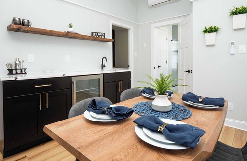 Federal Hill Apartment | Jennifer's Stylish & Modern Broadway Getaway