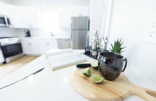 Federal Hill Apartment | Jennifer's Stylish & Modern Broadway Getaway