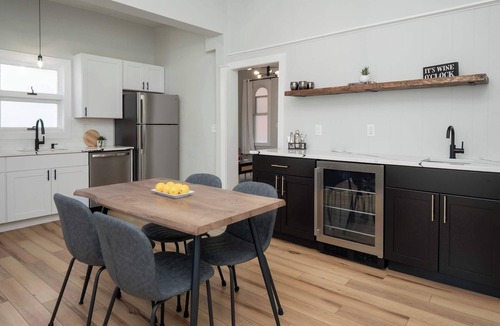 Federal Hill Apartment | Jennifer's Stylish & Modern Broadway Getaway