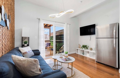 Federal Hill Apartment | Jennifer’s Chic 2nd Floor Apt Private Deck w/Views