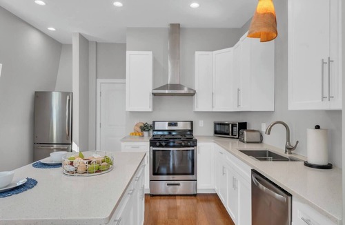 Federal Hill Apartment | Jennifer’s Penthouse Panoramic City Views w/Deck