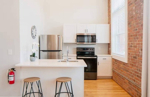 College Hill Apartment | Jennifer’s Riverfront Loft | State House Views
