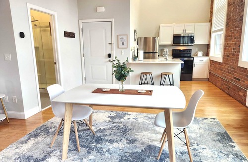 College Hill Apartment | Jennifer’s Riverfront Loft | State House Views