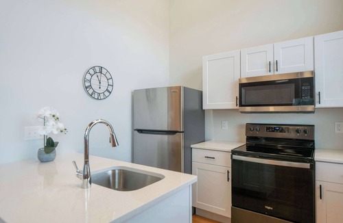 College Hill Apartment | Jennifer’s Riverfront Loft | State House Views