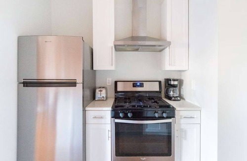 Federal Hill Apartment | Jennifer’s Stylish Apt Private Deck Backyard Oasis