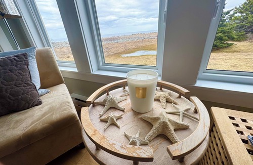 Western Head House | Jennys Retreat- Oceanfront -Hot Tub -Surf Side